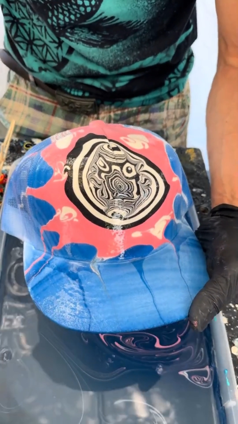 Water Marbling... #watermarbling #pinturahidrografica #amazing #hats #art #artist 