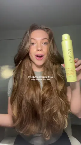 Double the volume & makes my style last longer, its a must😍 @Fekkai #volumespray #FEKKAI #hairtutorial #hairtok #hairvolume #haircare #hairstyle #hairstyles #blowout 