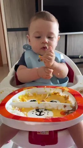 Tudo que meu filho de 7 meses come durante o dia. Lembrando que antes de todas as refeições ele mama no peito. #introduçãoalimentar #introducaoalimentar #blw Aproveite ao máximo o nosso extenso material, que abrange mais de 50 temas variados, desde os conceitos básicos até tópicos mais avançados, como a seletividade alimentar em crianças de 2 a 6 anos. Descubra mais de 200 receitas ilustradas, todas saudáveis e adaptáveis para qualquer idade, com opções irresistíveis para almoços e lanches. Aprenda sobre cortes BLW e técnicas eficazes de armazenamento de alimentos. Além disso, desfrute de bônus exclusivos: como substituir leite, ovos e glúten em receitas, exemplos práticos de cardápios, e receitas temáticas especiais para Páscoa e Ano Novo. Participe também do nosso grupo exclusivo de alunas e enriqueça ainda mais sua experiência! CLICA NO LINK DO MEU PERFIL PARA APROVEITAR.