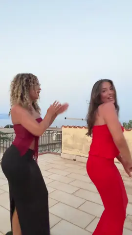 Our dance🤪 @Dilara #Summer #italy #fyp #dance #fypシ #goviral #trend #outfit #vacation 