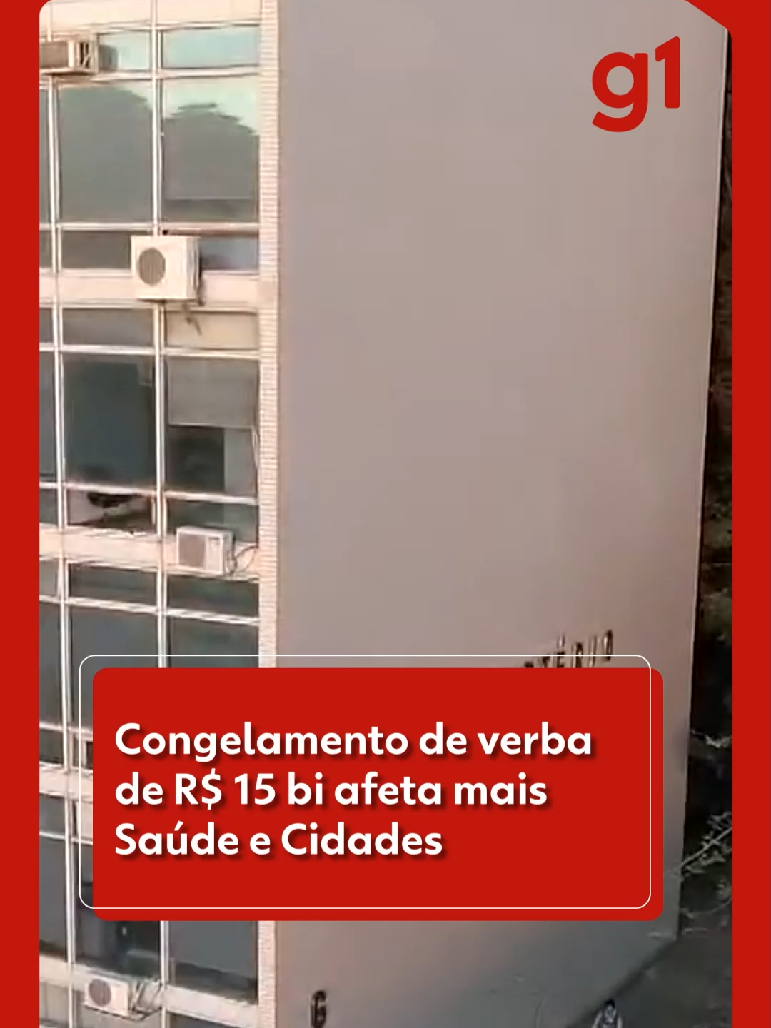 ✂️💲 Corte no orçamento - O governo federal detalhou o aperto de R$ 15 bilhões nos gastos, anunciado há quase duas semanas. A medida foi necessária para que as regras fiscais (das contas públicas) sejam cumpridas em 2024. Os ministérios da Saúde e das Cidades foram os mais afetados pelos cortes. O Ministério da Saúde teve uma redução de R$ 4,4 bilhões. O das Cidades perdeu R$ 2,1 bilhões. Transportes e Educação também foram atingidos, com queda de R$ 1,5 bilhão e R$ R$ 1,2 bilhão respectivamente. As emendas parlamentares, R$ 1,1 bilhão. Foram congelados R$ 9 bilhões em despesas discricionárias da União. Os gastos discricionários são aqueles não obrigatórios. Salários de servidores, por exemplo, são gastos obrigatórios. A lista das pastas mais afetadas não considera o tamanho do corte em relação à verba total de cada área. O Ministério da Saúde, por exemplo, também tem um dos maiores orçamentos da Esplanada. Leia mais no #g1 #orçamento #contaspúblicas #tiktoknotícias