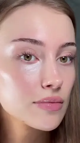 🌟 ¡Consigue una piel radiante sin complicaciones con CleanFace! 💧 Con solo unas gotas al día, revitaliza tu piel rápida y fácilmente. Su fórmula con niacinamida regula la grasa, previene manchas y minimiza poros. ¡Haz clic ahora! ✨