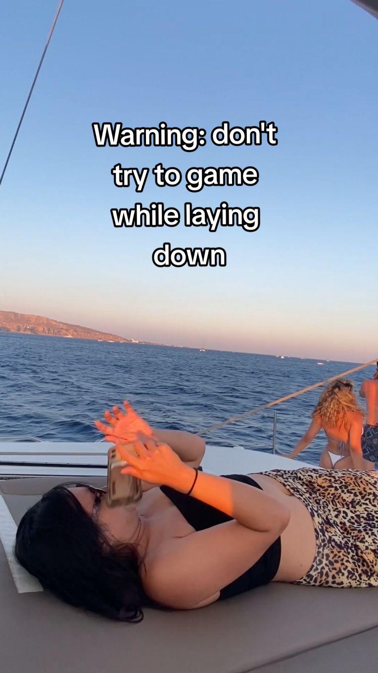 Don't game while laying down it's a trap #gamerlife #GamerGirl #gamer #relatable #mobilegame 