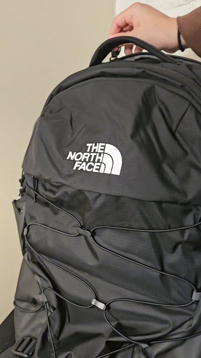 i love this backpack 🫶#CapCut #studentlife #backtoschool #aesthetic #viral #school #college #thenorthface #thenorthfaceborealis #backpack #fyp #foryou #foryoupage #schoolshopping #whatsinmybackpack #whatsinmybag #asmr 