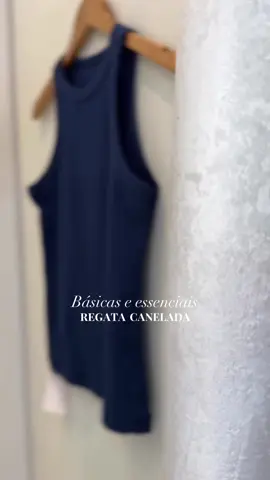A regata canelada básica é uma peça fundamental no guarda-roupa casual | atemporal e combina com tudo! 49,90 100% algodão  #regatas #modafeminina #looksinspiration #moda 