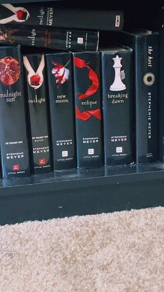 Twilight started it all!!! #twilight #sephaniemeyer #writer #Summer #library #book #books #read #reading #BookTok #booktoker #fun #fypage #fypシ゚viral #viral #trending 