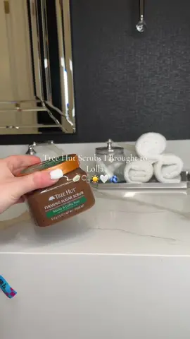 @Tree Hut i brought with me to Lollapalooza 🫧🤍 #treehut #treehutsugarscrub #bodycare #treehutcollection #treehutcollector #bodyscrub #showerroutine #showertok #skincare #girlytips #hygiene 