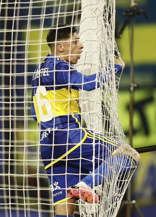 Qué arranque del segundo tiempo! 🔥 Merentiel marca el 2-0 para Boca Juniors a los 10’. Gran jugada para ampliar la ventaja sobre Banfield. 🔵🟡 #Fanatiz #BocaJuniors #Banfield #FútbolArgentino #Merentiel