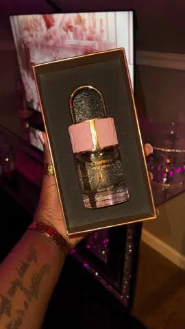 Welcome to the perfume side of TikTok babe🎀🌸#perfumetiktok #lonkoomperfume #pinktemptation #fypシ゚viral 