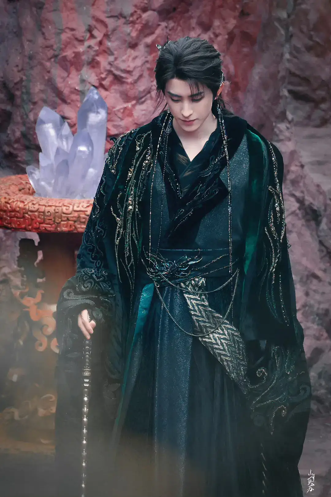 Ao Ruipeng with this attire 🔥🔥🔥 #cdrama #moonlightmystique #aoruipeng #fanyue #fypシ #fyp 