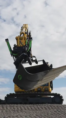 Vediamo al lavoro Il tilt rotator X18 e l’attacco rapido S60 di @Steelwrist montati su un escavatore Komatsu equipaggiato con sistema 3D GPS @Topcon Positioning Systems 💪 La combinazione con questa tecnologia consente il controllo automatico di rotazione ed inclinazione del tiltrotator a vantaggio di velocità e precisione #steelwrist #steelwristofficial #tiltrotator #tiltrotatoroperators #topcon #sistema3d #3dgps #komatsu #komatsuequipment #escavatorekomatsu #escavatorecingolato #movimentoterra #escavatore #scavi #cantiere #benna #escavatorista #costruzioni #komatsuexcavator #crawlerexcavator #earthmoving #excavator #excavation #constructionsite #bucket #excavatoroperator #construction #constructionequipment 