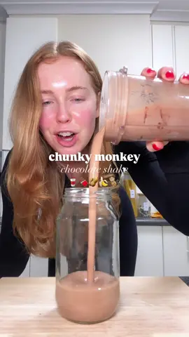 Chunky Monkey Chocolate Shake 🥤🙉🍌🍫 300 calories  23g protein  Ingredients: - 1 large banana - 25g vanilla or chocolate protein (I’m using @tropeaka lean vanilla) - 5g cacao powder  - 10g peanut butter  - Water & ice (around 200ml) #chocolate #proteinshake #healthyrecipes #healthyfats #cacao 