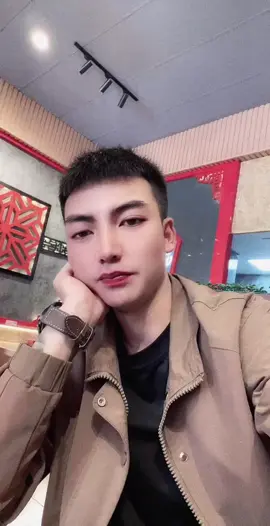 人生的一路走来 年轻的只有一次都会变老的没事做的时候都出来看看外面的世界