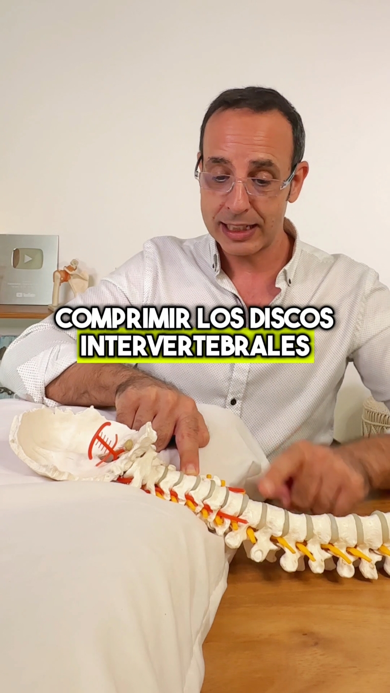 🔴 Si quieres evitar el dolor de cuello y dormir bien GUARDA este Reel! 💤 🛌🏽¿Cuál es la almohada para ti? 😲 Lo sabes?  Aquí te contamos lo que debes saber si duermes boca arriba o de lado!   🔑La elección de la almohada es clave para un descanso reparador y prevenir DOLOR cervical y a la larga afecciones cervicales, específicamente en las articulaciones interapofisarias y los discos intervertebrales.  Y si... Evitar una Rectificación Cervical, Discopatias y hasta Artrosis 💥 👇🏽 Comenta YO y te enviamos 2️⃣ clases 🎁 sobre el DOLOR CERVICAL 👇🏽   #Fisiom #rectificacioncervical #discopatias #cervical #habitosposturales #lesiones #patologias #cervicales #dolorcervical #artrosis  #ejerciciosterapeuticos #PilatesTerapeutico #yogaterapéutico #yogaterapia #yoga #yogaterapia #salud #profedeyoga #Profedepilates #yogamadrid #yogasevilla #YogaUruguay  #yogacolombia #yogabarcelona 