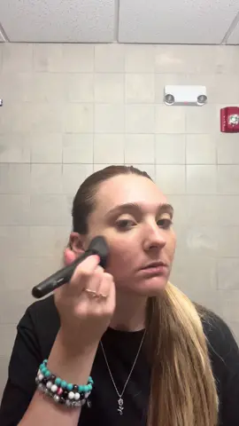 GRWM at work 🙃 #workgrwm #grwm #grwmroutine #makeup #lightmakeup #earlymorning #fypp #smallcontentcreator #tiredoflife 