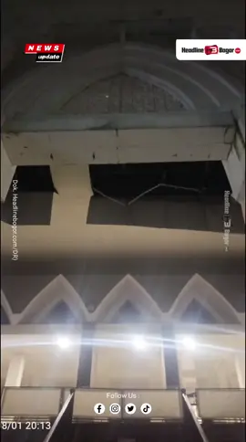 Plafon di area tangga pintu masuk Masjid Agung Kota Bogor jebol setelah hujan deras mengguyur wilayah tersebut. Insiden ini terjadi sekitar pukul 17.30 WIB, tepat sebelum waktu salat magrib. .  Masjid yang baru diresmikan empat bulan lalu kini menunjukkan kini mengalami kerusakan di bagian plafon pintu masuk masjid. .  Sekretaris Dewan Kemakmuran Masjid (DKM) Masjid Agung, Ade Maskur menjelaskan bahwa kerusakan ini diakibatkan oleh intensitas hujan yang tinggi. . #beritahits #bogor #infobogor #masjidagungkotabogor #feed #fyp 