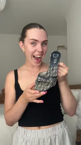 unbox my new heelssss 🤍 #dior #unboxing #vintagefashion #vintagedesigner #diorunboxing #designerfashion #vintageclothes 