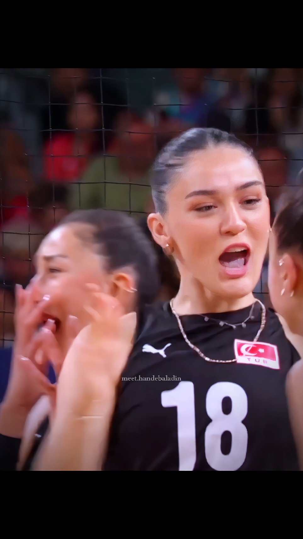 Hande and Elif's reaction to Zehra's block was priceless lol #fileninsultanları #zehragunes #handebaladın #handebaladin #keşfet #olympics2024 #turkey🇹🇷 #paris2024 