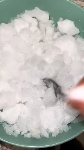 Whats for breakfast 😋😋❄️❄️❄️ #ice #freezerfrost #iceeating #blenderice #powderyice #crushedice #softice #whiteice #iceaddict🧊 #icequeen #iceasmr #eatingice #frost 