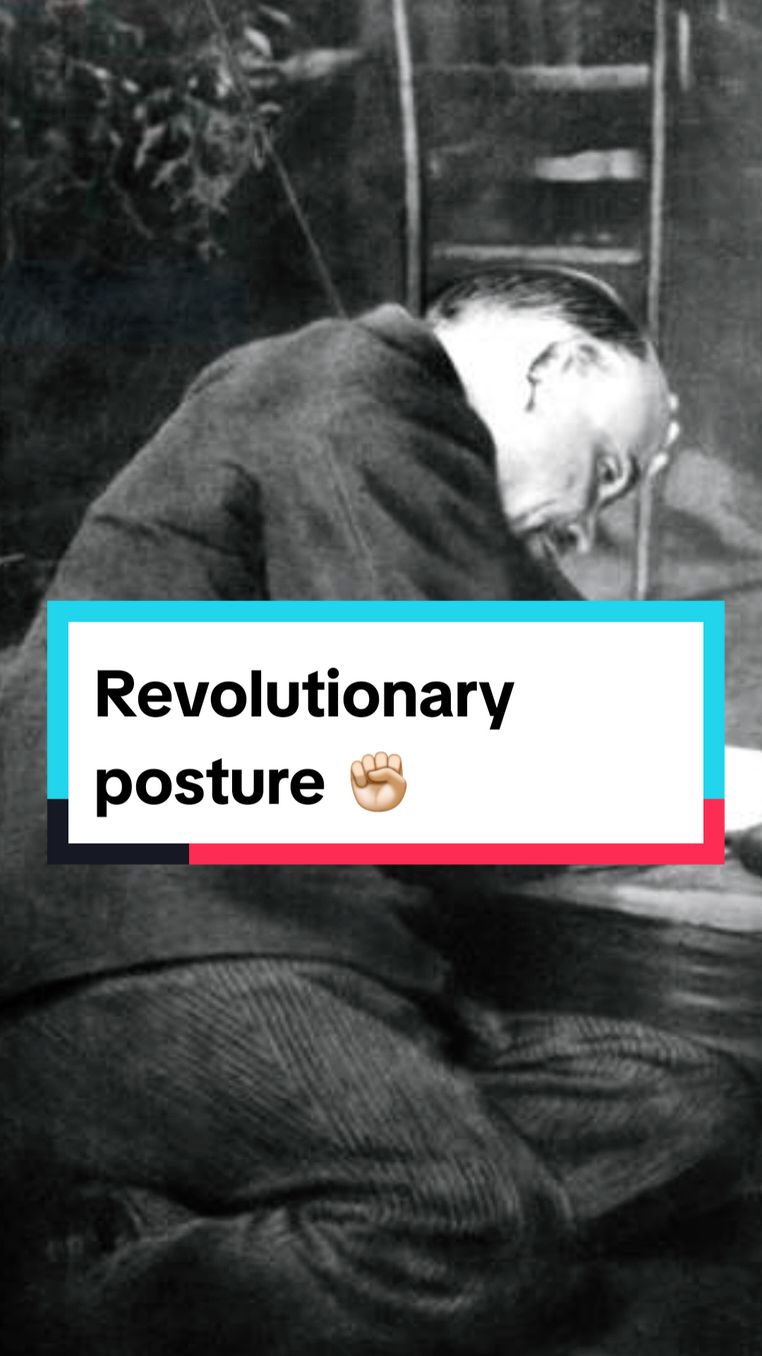 Revolutionary posture ✊🏻  Thanks Lenin!  #lenin 