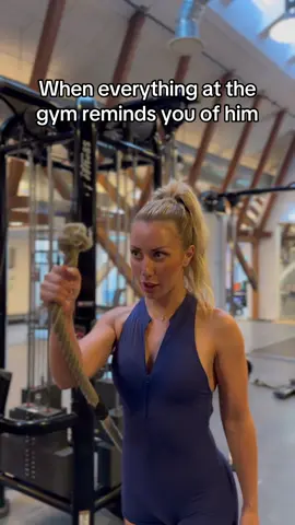 Oh lord help me😩😂 #fyp #humor #gym #GymTok #gymgirl #gymhumor #comedy #relatable #girlsbelike #help #foryou #memes #lol #emmakihlander #viral 