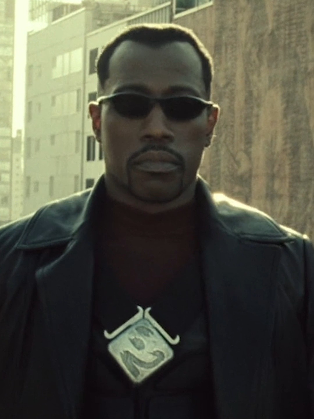 Hannibal King is very Deadpool/Wade Wilson coded. Film: BLADE: TRINITY Written and directed by David S. Goyer Starring Wesley Snipes, Ryan Reynolds, Jessica Biel, Kris Kristofferson, Parker Posey, Natasha Lyonne, Dominic Purcell and Triple H #blade #bladetrinity #wesleysnipes #ryanreynolds #jessicabiel #marvel #marvelstudios #mcu #vampire #superhero #deadpool #wadewilson #action #movies #moviescene #film