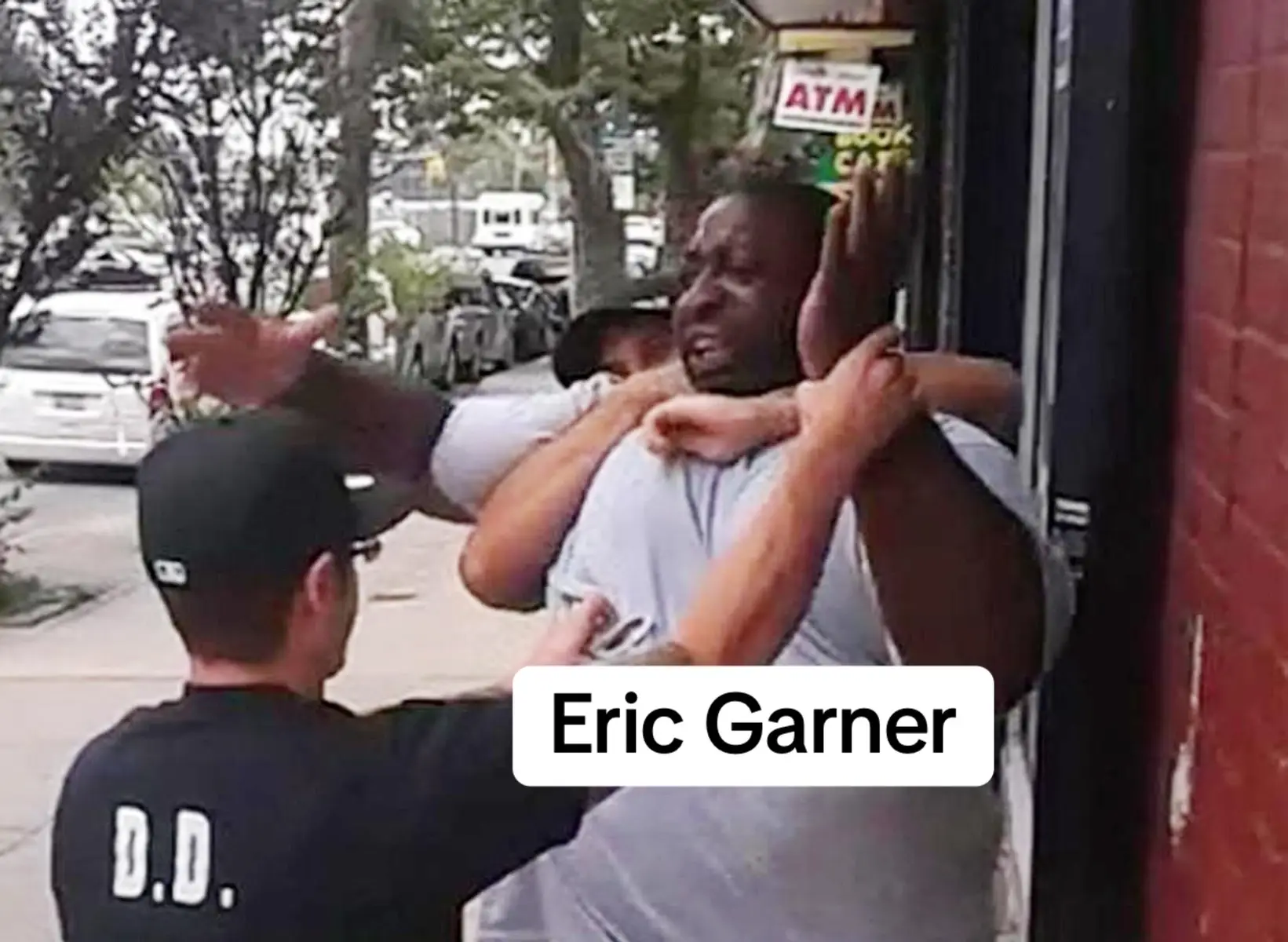 On July 17, 2014, at approximately 3:30 p.m., Garner was approached by a plainclothes police officer, Justin D'Amico, in front of a beauty supply store at 202 Bay Street in Tompkinsville, Staten Island. Garner had just broken up a fight, which may have drawn the attention of the police.Officers confronted Garner and accused him of selling 