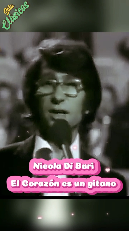 Nicola di Bari, cantante italiano. Nace en (Zapponeta, el 29 de septiembre de 1940), con el nombre de Michele Scommegna. Ganó el Festival de San Remo en los años 1971 y 1972. En la década de los sesenta comenzó su carrera musical; pero el tono de su voz no le permitió lograr el éxito con rapidez. En 1963 apareció su primer sencillo y al siguiente año logro cierta popularidad con el tema «Amor Regresa a Casa». En 1965 es invitado a participar en el Festival de San Remo; logrando llegar a la ronda final. En 1966 y 1967 se presento en el festival; pero no logro llegar a la final. Su carrera continuo sin grandes sucesos, hasta que repentinamente en 1970, también en San Remo, logra reconocimiento, alcanzando el segundo lugar con el tema «La Prima Cosa Bella». La consagración definitiva le llego en el año 1971; y en 1972 repite de nuevo su éxito. En 1974 se presento una vez mas en San Remo y llego a finalista. En 1972 gana el Festival de la Cancion de Eurovision Por sus canciones en castellano goza de gran popularidad en Latinoamérica, entre ellas, «Los días del Arco Iris«, «Lisa de los Ojos Azules» , «Trotamundo» , «Rosa» , «La Primera Cosa Bella» , «Mi Corazón es un Gitano», y «Como Violetas». Sus éxitos lograron llegar a Argentina y otros países de Latinoamérica, donde realizo giras y presentaciones entre los años 70 y 80. En su época de oro grabo y canto muchos temas, incluso en español; y sus temas «Vagabundo» y «Guitarra Suena más Bajo», junto a otros mas, recorrieron Latinoamérica y lograron situarse entre los primeros en los hit-parades. Su estilo tan personal y romántico sirvió para que se le comenzara a llamar el Ultimo Romántico, gracias a un tema con ese nombre, el cual popularizo y también sirvió para darle mayor fama. #tiktok #viraltiktok 