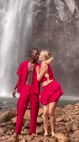 Don’t look at our feet😭😂 @jaymondy #couple #trending #waterfall #dancers 