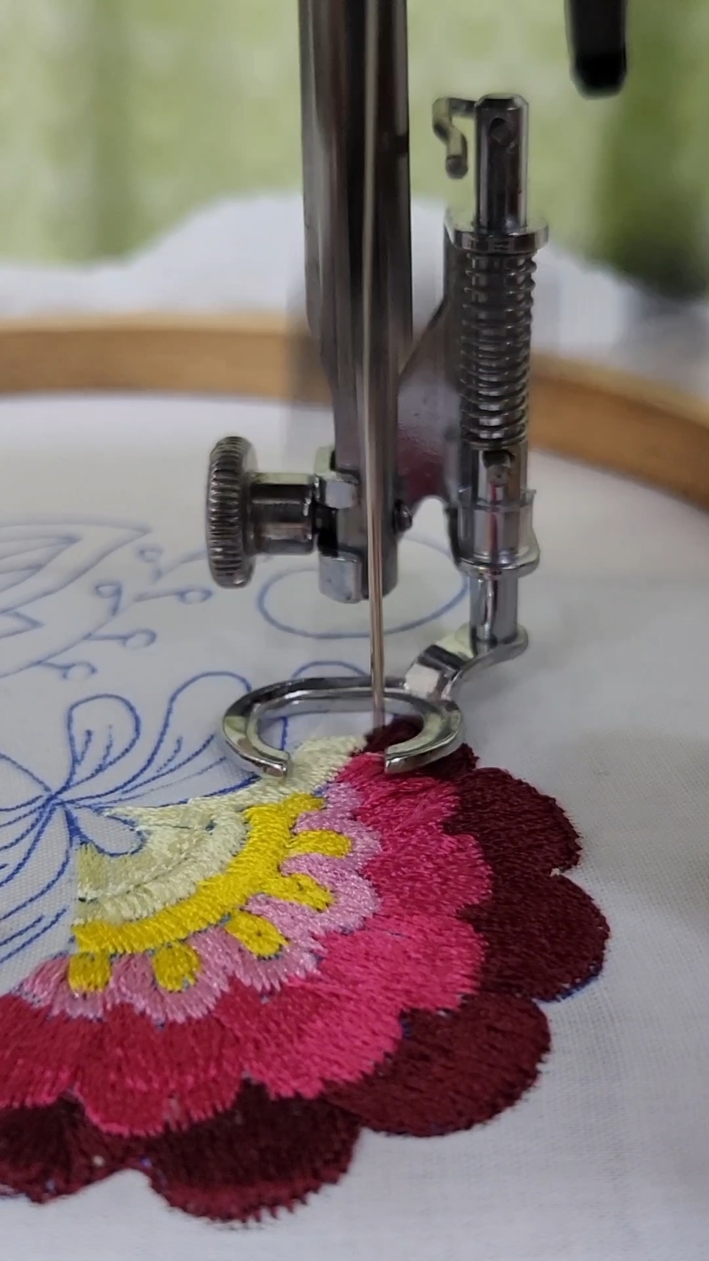 a stuuny flower part 3 .  #machineembroiderycourse #sewingmachine #freemotionembroidery #normalsewingmachine #embroideryart 