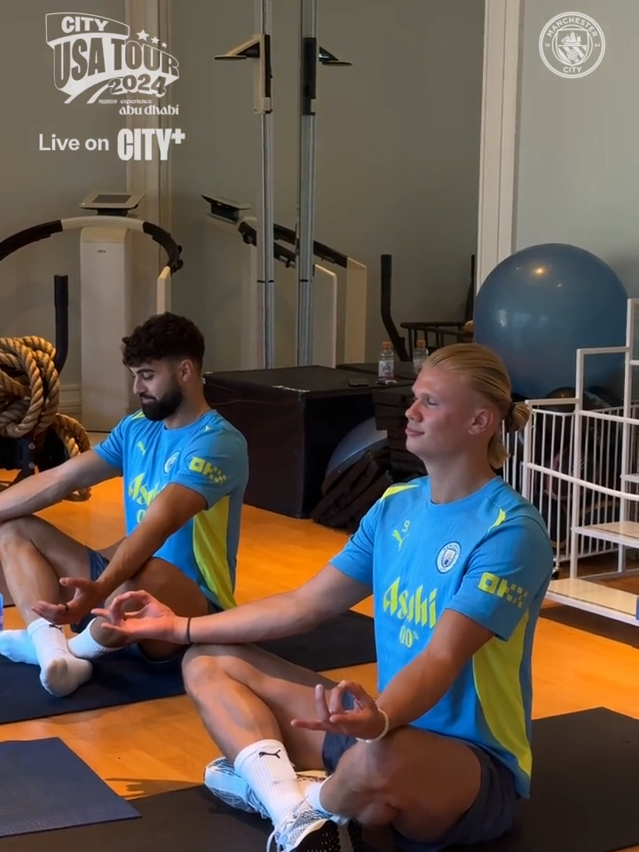 Training... with a bit of meditation! 🧘‍♂️ #ManCity #Football #Haaland