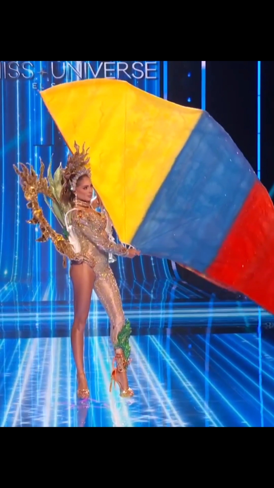 Sin contexto #missuniverse #camilaavella #missuniversecolombia #colombia🇨🇴 #nationalcostume #fyp 