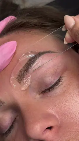 Your brows but better. This is why I love nano brows! You can create the most natural brows without ever being overdone! @Mast PMU Art 1RL 0.3 oceanheart needle Use code Dollmeup15 for 15% off. 