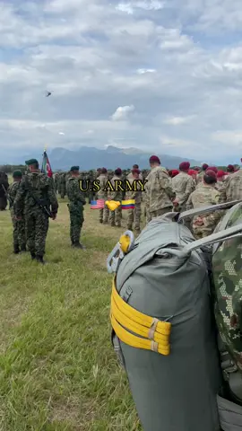 Intercambio de alas 🪽 #U.S ARMY 🇺🇸     🇺🇸🤝🇨🇴 #ejercito de colombia 🇨🇴  #militares_de_corazon  #military #Motivacional  #fuerzas_militares_de_colombia🇨🇴 