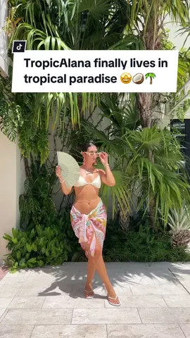 TropicAlana feels so at home here in Miami 🤗🍍🥭🥥🌴 #tropicalana #tropicalvibes #tropicalaesthetic #coconutgirl #miamibeach #miamibeachlife #southbeach #southbeachmiami #miamilife #miamilifestyle 