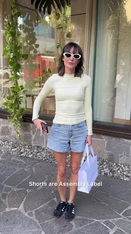 Once again, the people of Brisbane proved just how fashionable they truly are. Tag someone who needs to be papped by us.  #StreetStyle #interviews #fashion #fyp 