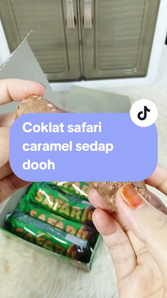 Replying to @chemam62  jangan beli sekotak je confirm tak cukup coklat safari caramel crunch ni. #coklatsafari #safaricaramelcrunch #coklatarab #coklatarabmurah 