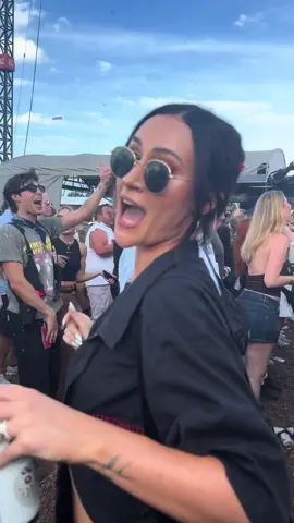 day one was amazing, let’s do it again tomorrow 🖤 #lollapalooza2024 #chappellroan #musicfestival #Vlog #grwm 