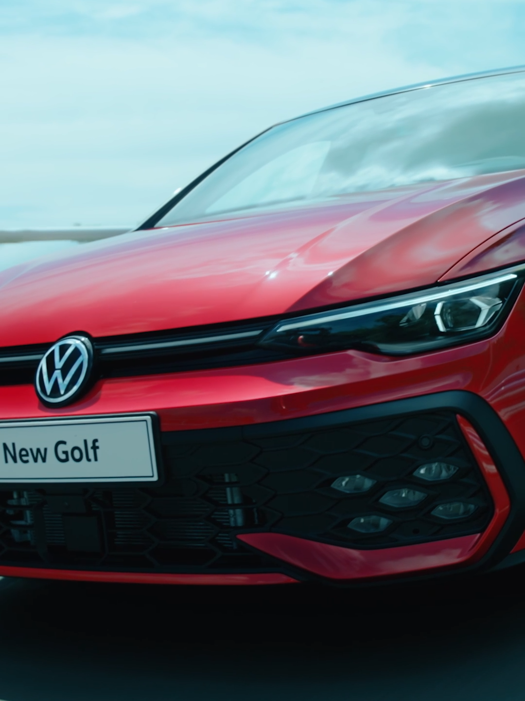 変わらない価値のために、変わり続ける。​ 【 The new Golf 】 COMING SOON ​ ​ 今年で50周年を迎えた​フォルクスワーゲンのアイコン、​ Golfから​“新たな世界基準”をつくる新型モデルが誕生。​ -----------------------------------------------------​ ◼︎マイルドハイブリッドの1.0ℓ 3気筒エンジンを​ 1.5ℓ 4気筒エンジンに変更し、エントリーグレードから​ ハイレベルなパフォーマンスを実現。​ 力強く経済的なクリーンディーゼルも引き続き登場。​ ​ ◼︎クラスのレベルを超える多くの運転支援システムを​ オプションではなく標準で搭載。​ ​ ◼︎インフォテイメントシステムを大幅にアップデート。​ 12.9インチのワイドディスプレイを取り入れ​ 直感的な操作性と高い視認性を実現。​ -----------------------------------------------------​ ​ #フォルクスワーゲン ​ #ワーゲン ​ #新型Golf​ #Golf ​ #ゴルフ​ #Volkswagen​ #VW