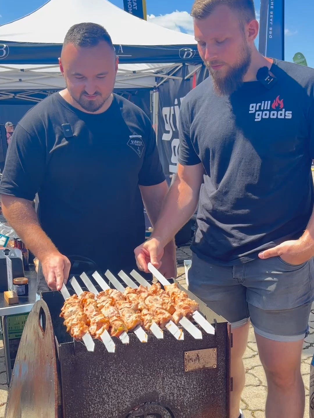 Was für ein Tag bei der Grill-WM in Stuttgart! 🍖🔥 Gratis Leckereien vom Grill und eine fantastische Community – das war wirklich etwas Besonderes. Danke an alle, die dabei waren! 🙌 #GrillWM #Stuttgart #CommunityLove #BBQ #UnvergesslicheMomente