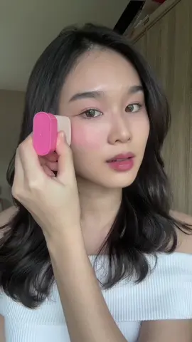 เป็นบลัชที่สีสวยมากกก ชิมเมอร์ลงตัวสุดๆ หยิบใช้เกือบทุกวันเลยช่วงนี้ @GetBeaute 💝 #บลัชออน #รีวิวบิวตี้ #แต่งหน้า #grwm #fyp 
