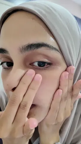 Aisyah dah try & I love it so much. Ada certain type of cleanser yg aisyah suka, and this is one of it! InshaAllah akan guna sampai they keluarkan yg lg bagus🫶🏽  #recommendedgelcleanser #skintific