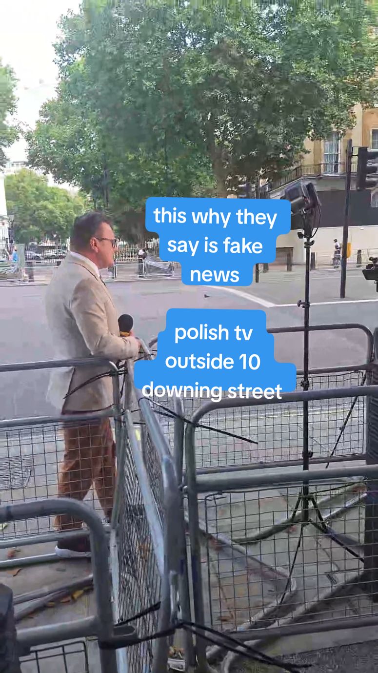 this why they say is fake news polish tv outside 10 downing street  #LIVEhighlights #TikTokLIVE #LIVE #fakenews #fakenewsmedia #foryou #foryoupage #newsuk #uknews #downingstreet #polishgirls #polish #zonjy #polskie  #dziewczyny #polskitiktok  #dziewczynyzrozumieją #aktualności 