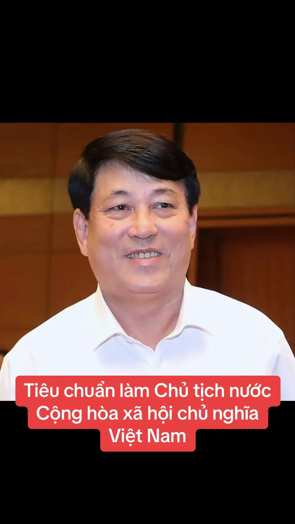 Tiêu chuẩn chức danh Chủ tịch nước 2.1. Tiêu chuẩn chung  * Về chính trị, tư tưởng - Tuyệt đối trung thành với lợi ích của Đảng, của quốc gia - dân tộc và nhân dân; kiên định chủ nghĩa Mác - Lênin, tư tưởng Hồ Chí Minh, mục tiêu độc lập dân tộc và chủ nghĩa xã hội, đường lối đổi mới của Đảng. - Có lập trường, quan điểm, bản lĩnh chính trị vững vàng; kiên quyết bảo vệ nền tảng tư tưởng, Cương lĩnh, đường lối của Đảng, Hiến pháp và pháp luật của Nhà nước; đấu tranh phản bác các quan điểm sai trái, thù địch. - Có tinh thần yêu nước nồng nàn, sâu sắc; luôn đặt lợi ích của Đảng, quốc gia - dân tộc, nhân dân lên trên lợi ích của ngành, địa phương, cơ quan và cá nhân; sẵn sàng hy sinh vì sự nghiệp cách mạng của Đảng, vì độc lập, tự do của Tổ quốc, vì hạnh phúc của nhân dân. - Tuyệt đối chấp hành sự phân công của tổ chức, yên tâm công tác. Giữ nghiêm kỷ luật phát ngôn theo đúng nguyên tắc, quy định của Đảng. * Về đạo đức, lối sống - Mẫu mực về phẩm chất đạo đức; sống trung thực, khiêm tốn, chân thành, trong sáng, giản dị, bao dung; cần, kiệm, liêm chính, chí công, vô tư. - Không tham vọng quyền lực, có nhiệt huyết và trách nhiệm cao với công việc; là trung tâm đoàn kết, gương mẫu về mọi mặt. - Không tham nhũng, lãng phí, cơ hội, vụ lợi; kiên quyết đấu tranh ngăn chặn, đẩy lùi sự suy thoái về tư tưởng chính trị, đạo đức, lối sống, những biểu hiện 