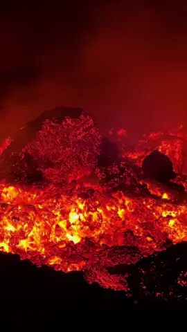 The active lava flow from Mount Etna on the western side of the volcano. #Etna #etnavolcano #lava #volcano #volcanoeruption #eruption #sicily 