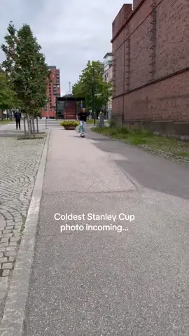 Pro skateboarder Marius Syvänen ollied over the #StanleyCup when Aleksander Barkov took the Cup home to Tampere 🇫🇮 🛹 #NHL #Hockey 