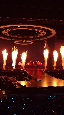 💥🧨 beautiful firework bona bona opening stage on reboot concert in bkk #treasure @yg_treasure_official  งานพลุแสงสี จัดเต็ม โปรดักชั่นคุ้มค่าบัตร