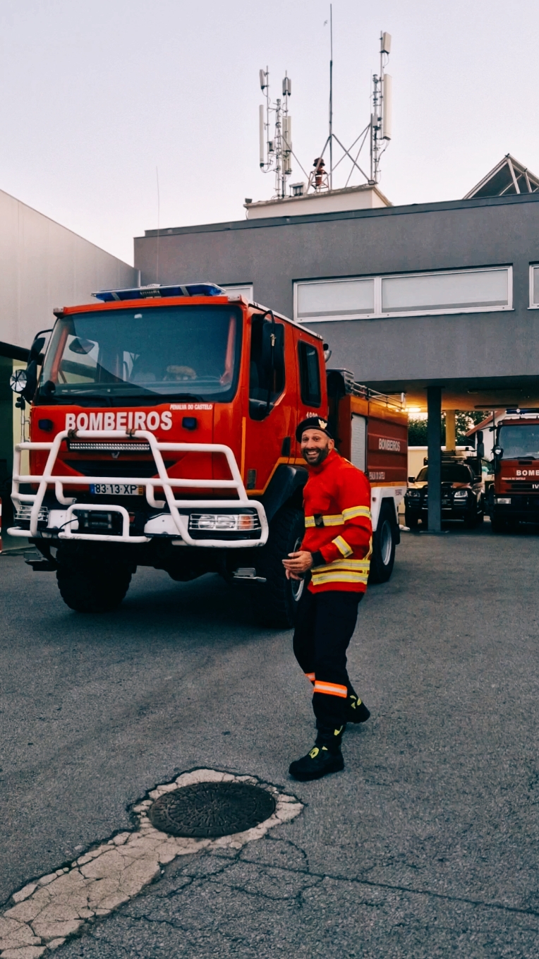 Pas mal la tenue des pompiers portugais non ? 🇵🇹 #strike #pompier #firefighter #bombeiros 