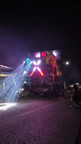 @rvmaudiosingosari  Siap tempur karnaval tambaksari  #karnaval #fyp #soundhoregjawatimur  #horeg #pasuruan 