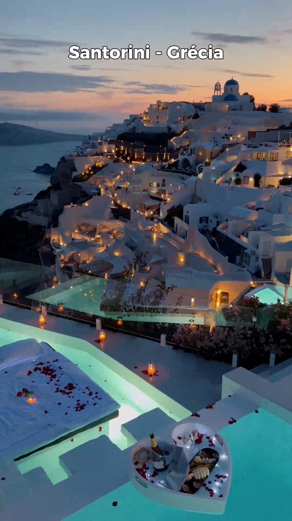 Lugares Incríveis no Mundo. Santorini - Grécia.  #tiktokviagem #dicasdeviagem #santorini #grecia #lugaresincriveis 